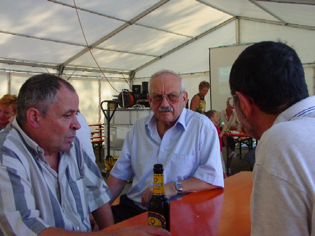 Gespräch im Besucherzelt Konrad Hug, Adelbert Stählin und Walter Zimmermann am Wassertag 20.09.2003